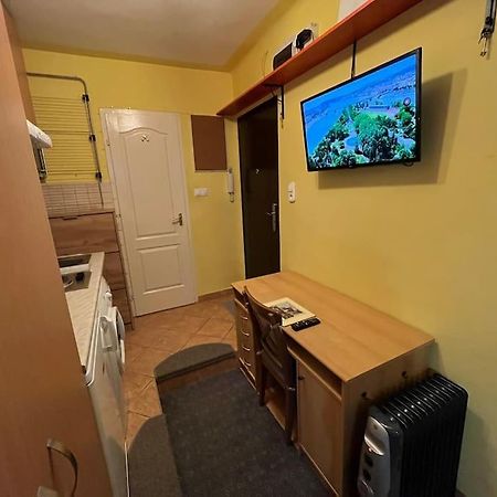 Tiny Private Apartment In Central Buda. Budapest Exterior photo